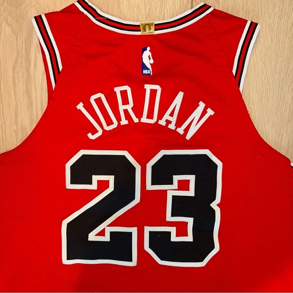 Michael Jordan 23 Chicago Bulls Red Icon Jersey Size Large Limited Edition - Picture 3 of 7